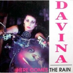 Davina  – Here Comes The Rain 